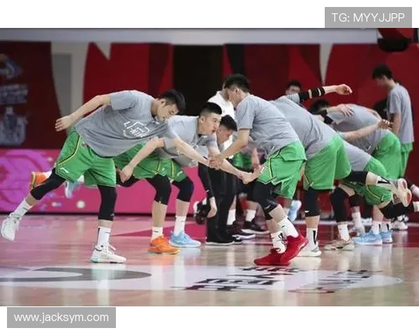 上海大鲨鱼激战印尼年轻骑士上演焦点对决全力争胜之夜引爆主场激情