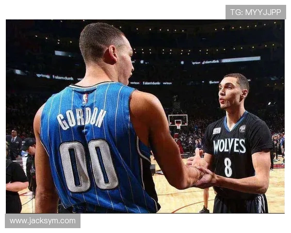 2016年NBA全明星扣篮大赛拉文与戈登对决成经典